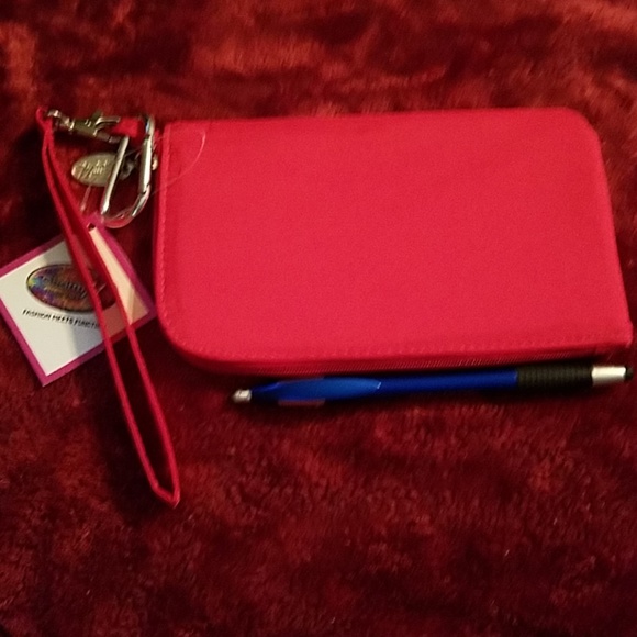 Red wristlet - Picture 2 of 6